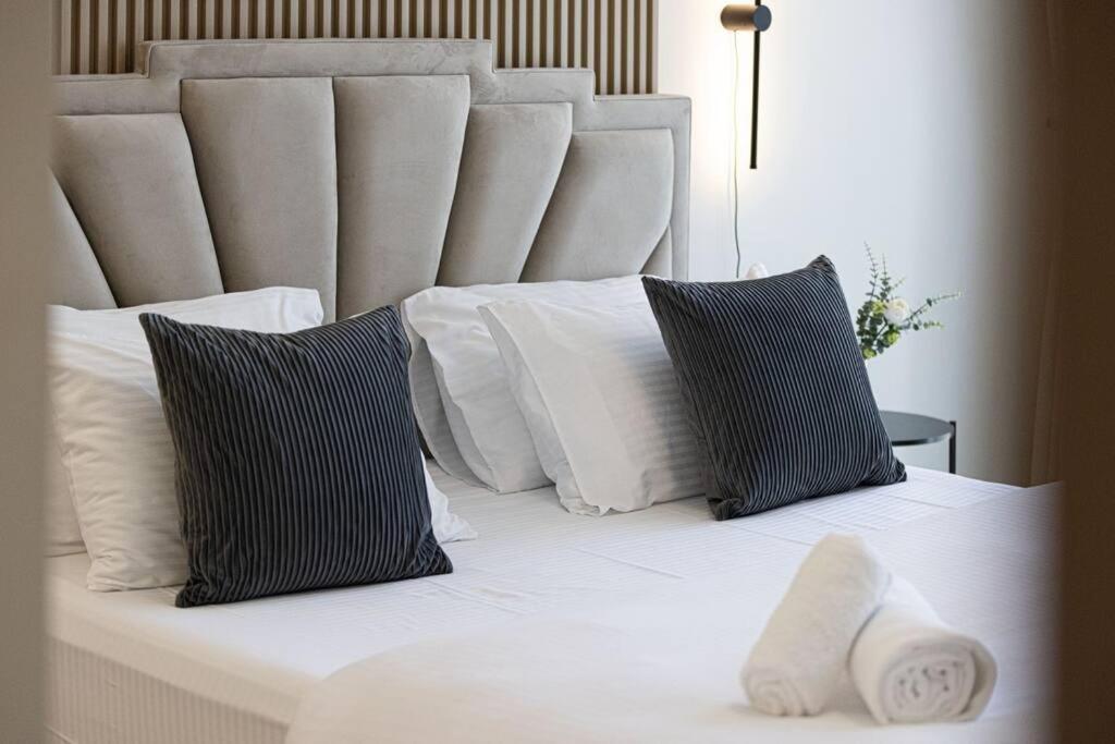 Apartament Chic 2 Bed Near Trade Centre With 5 Star Amenities Dubaj Zewnętrze zdjęcie